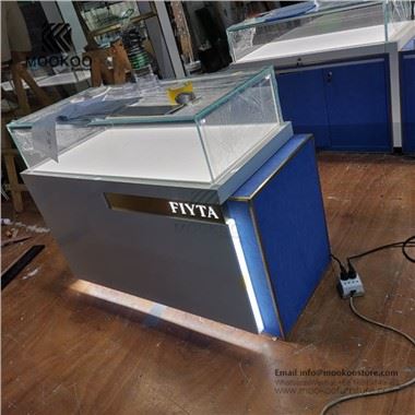 Излог за луксузне сатове